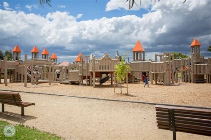 Can the public play Pine Valley?