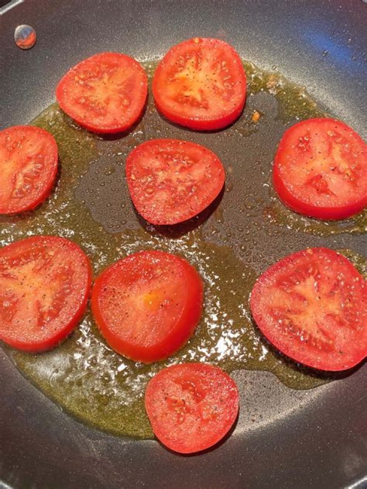 Can you fry tomatoes that are turning red?