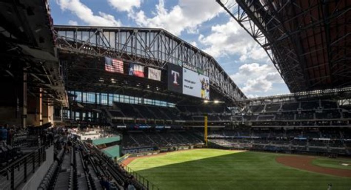 Can you pay for parking at Globe Life field?