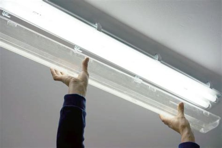 Can you still buy fluorescent light fixtures?