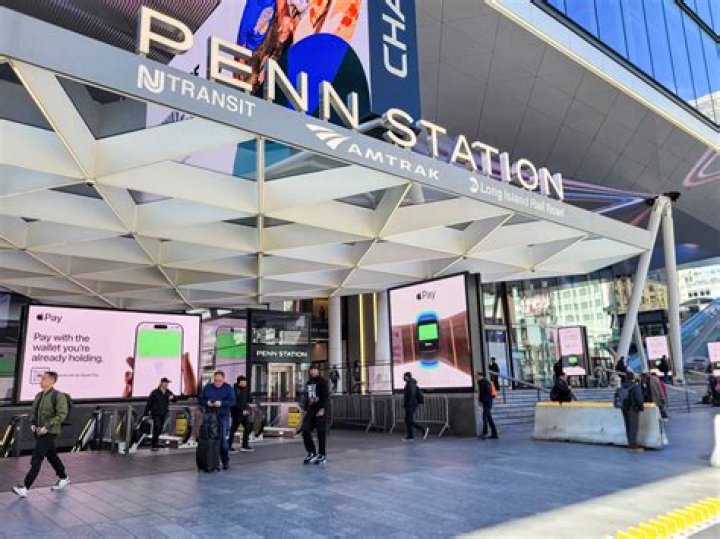 Do they have lockers at Penn Station?