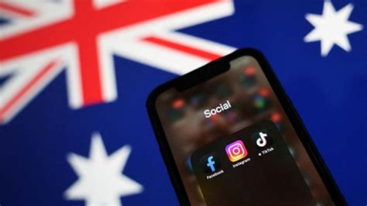 Does immigration check Social Media Australia?