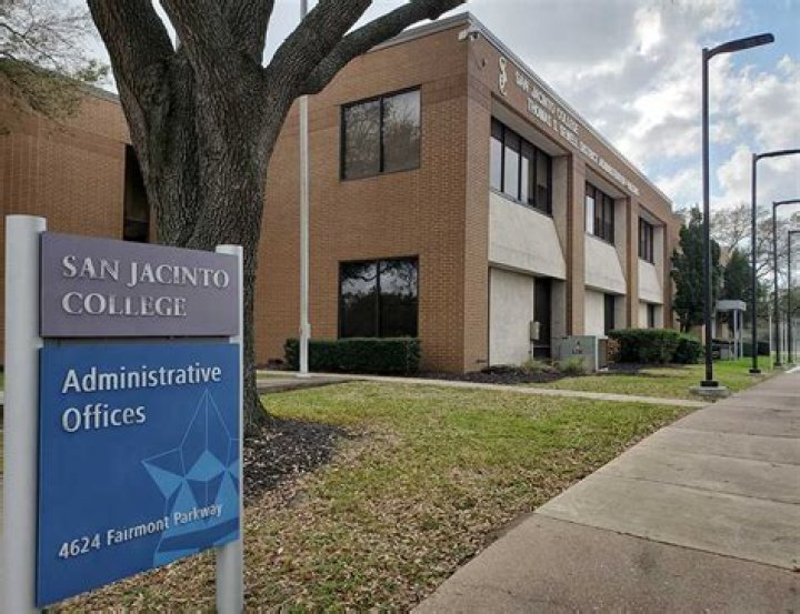 Does San Jacinto College offer online classes?