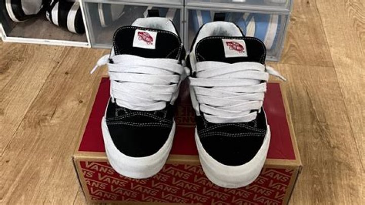 How do you lace Vans Classics?
