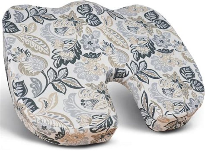 How do you make a coccyx pillow?