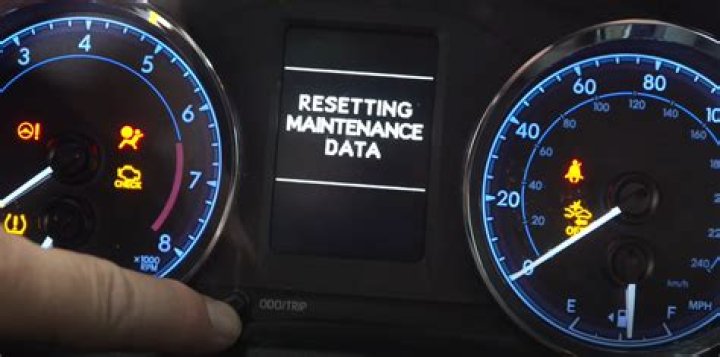 How do you reset the service light on a Skoda Octavia?