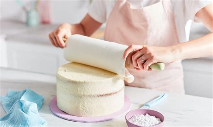 How do you roll fondant without it sticking and tearing?