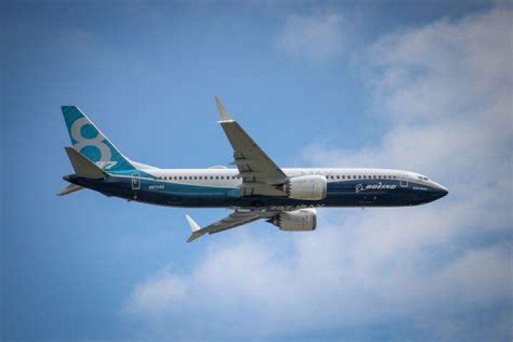 How fast is 737 in mph?