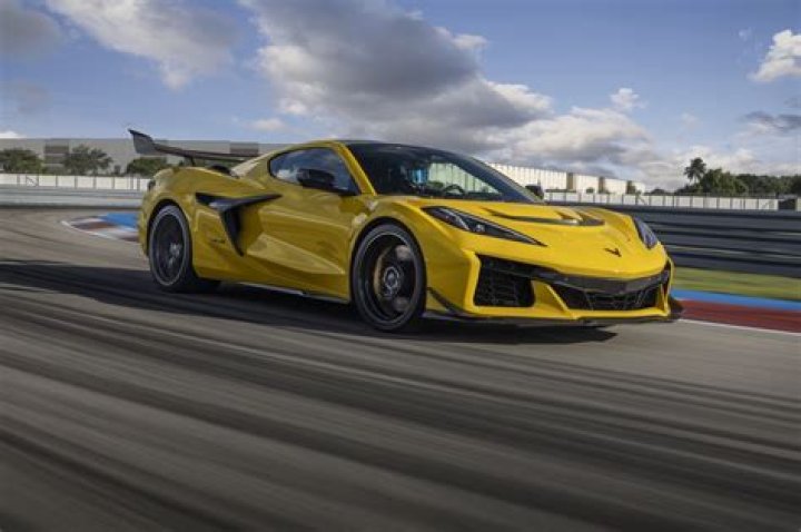How fast is a 392 challenger in a quarter mile?