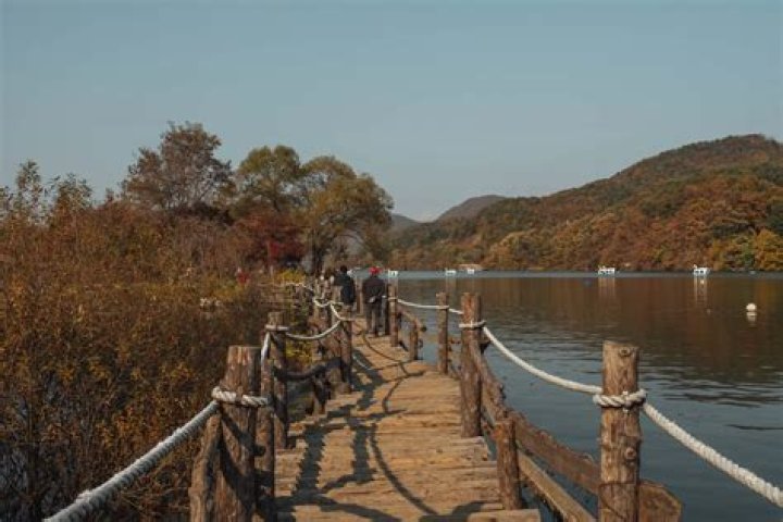How long does it take to get to Nami Island from Seoul?