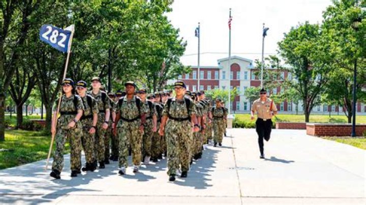 How long is Navy boot camp Illinois?