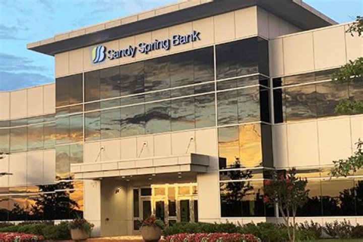 How many branches does Sandy Spring Bank have?
