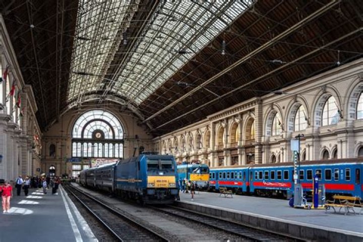 How many train stations are in Prague?