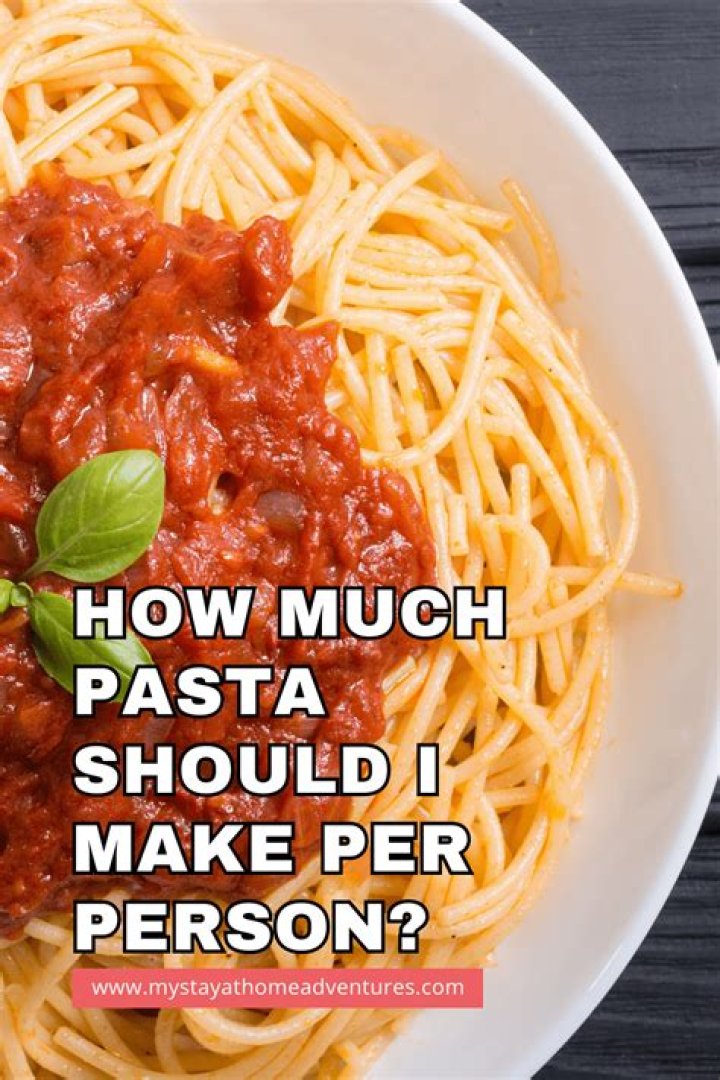 How much spaghetti sauce do I need for 10 people?