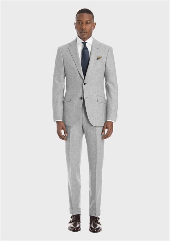 What color tie goes well with a grey suit?
