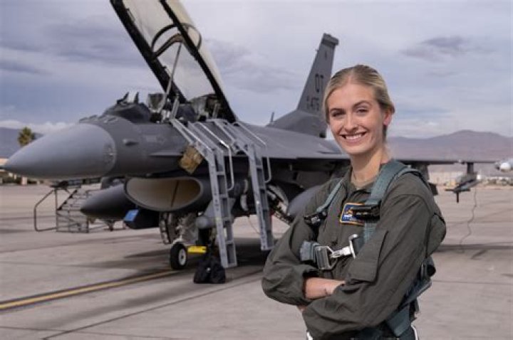 What do women in the Air Force wear?