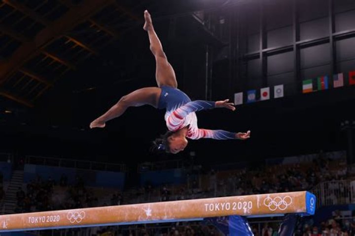 What female gymnasts are going to the 2021 Olympics?