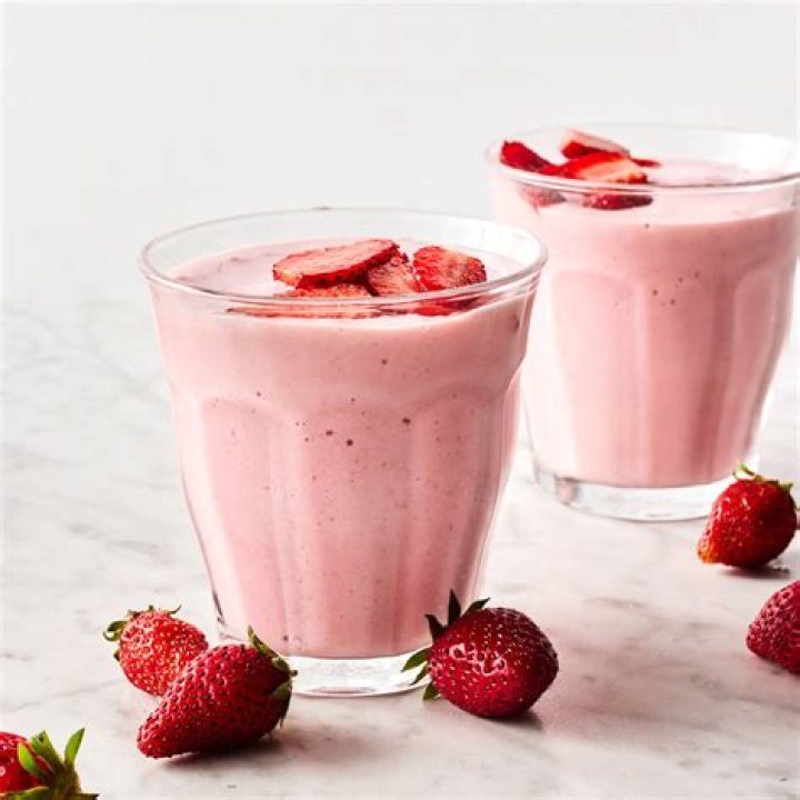 What nutrients are in strawberry banana smoothie?